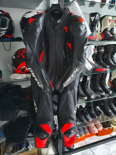 Macacão Dainese 54 Eur assen 2 novo sem uso