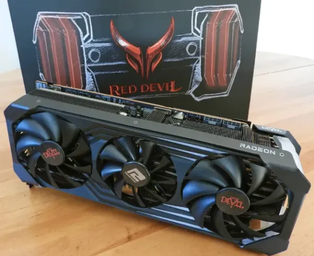 RX 6800XT (Superior a RTX 4070)