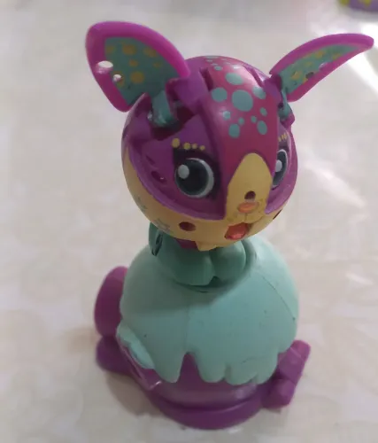Personagem de brinquedo colorido