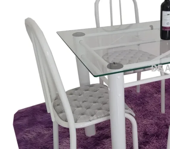 Mesa com 4 cadeiras