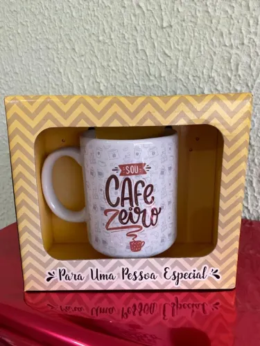 CANECA EM PORCELANA COM TEMA CAFEZEIRO