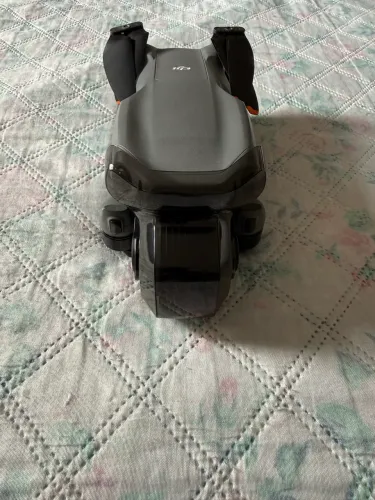 Drone DJI Air 3S, Sem controle, sem baterias.