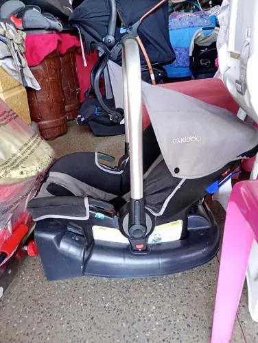 Cadeirinha de Bebê - Bebê Conforto - Kiddo com base 