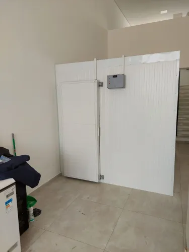 Câmara Fria congelados medindo 4.60x2.50 temperatura-20