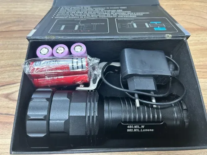 Lanterna 960mil lumens
