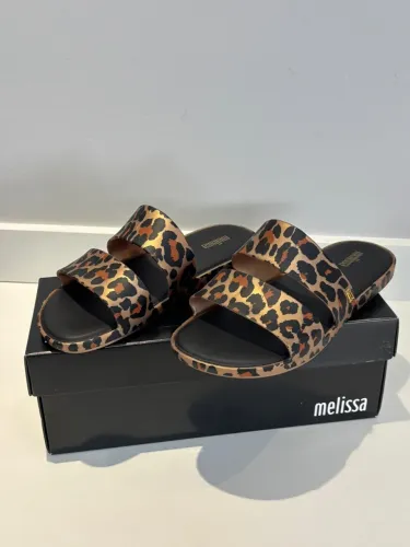 Chinelo Melissa animal print número 33/34