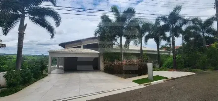 Casa a venda em condomínio em Sousas, 4 quartos, sendo 3 suítes, 6 vagas