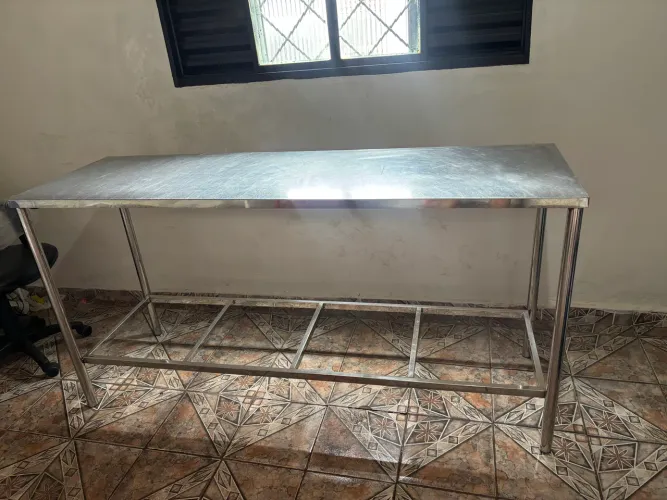 Mesa de aço inox usada