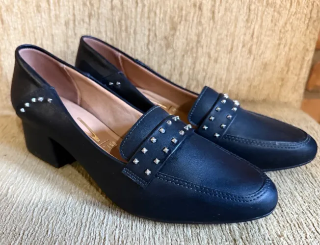Sapato Vizzano Feminino Preto com Detalhes