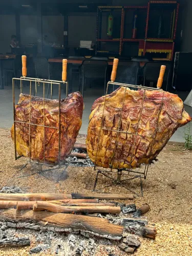 Buffet , arroz , carreteiro, fogo de chão , churrasco