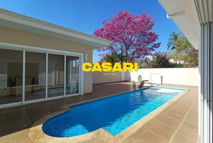 Casa à venda, 432 m² com 5 dormitórios, piscina aquecida, no condomínio Flora Ville - Boit