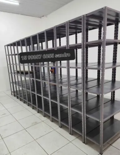 Estantes de aço reforçadas