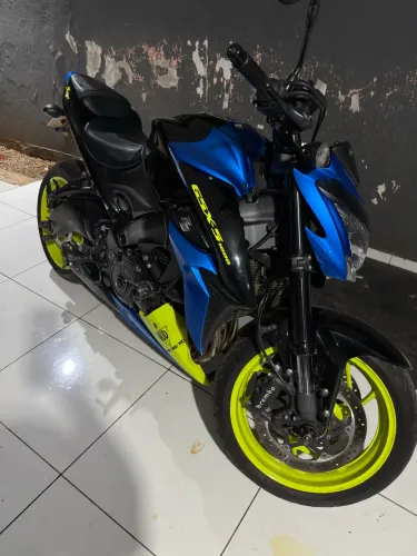 Gsxs1000. 