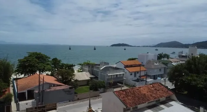 Oportunidade: Apartamento a 30m do Mar em Florianópolis.
