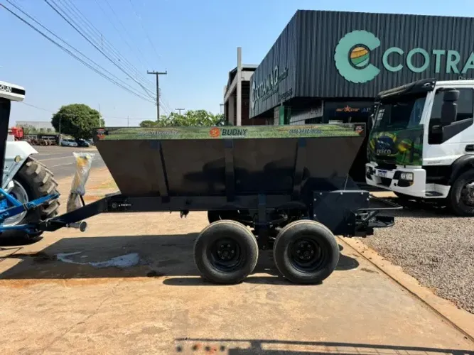 Distribuidor Calcário e Adubo Orgânico