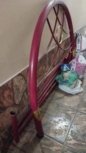 Cama de casal de ferro