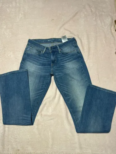 Calça Levi's. TAM. 29. Reta. Veste 38-40. Pouquíssimo uso . 