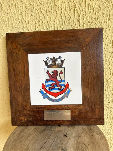 Placa com azulejo 1975