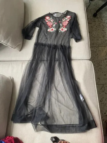 Vestido de tule transparente