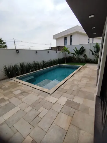 Sobrado à venda em condomínio, com 315 metros quadrados, 3 quartos, sendo 3 suítes - Villa