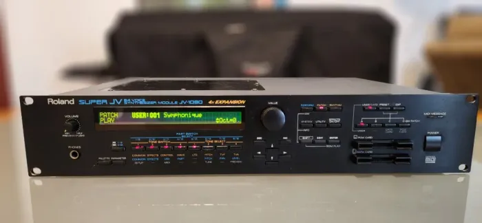 Roland JV1080 em ótimo estado