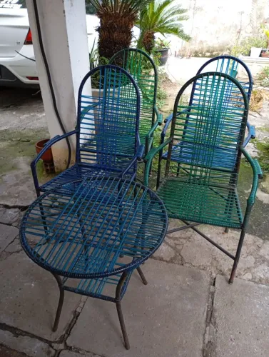 Conjunto de cadeiras e mesa para jardim