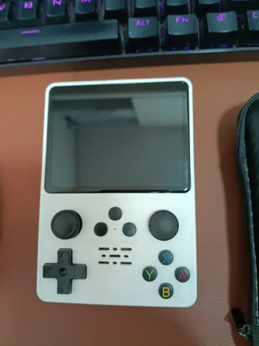 Console portátil R35s+ usado 