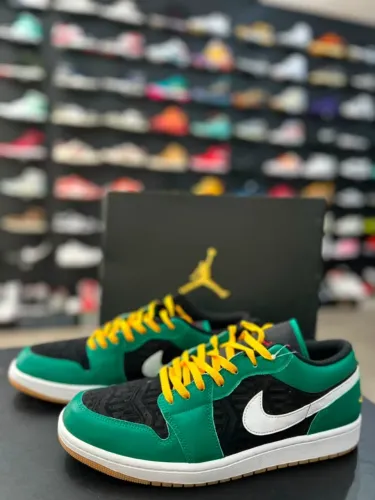 AIR JORDAN 1 LOW "CHRISTMAS"