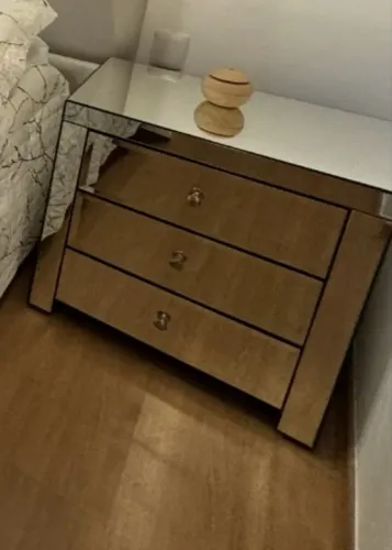 Criado espelhado