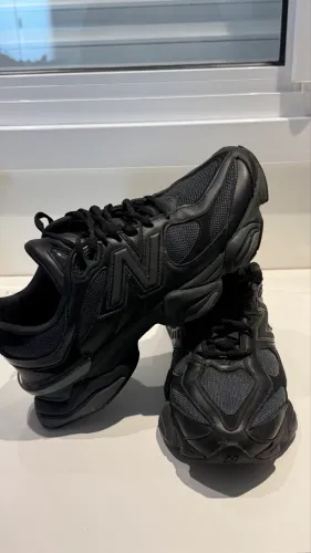 New balance 9060 em couro preto