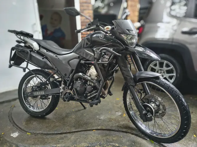 VENDO MOTO YAMAHA LANDER PRETA 2022