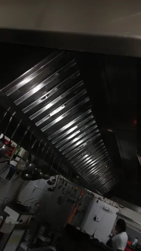 LIMPEZA DE COÍFAS INDUSTRIAIS ( COZINHA RESTAURANTES)