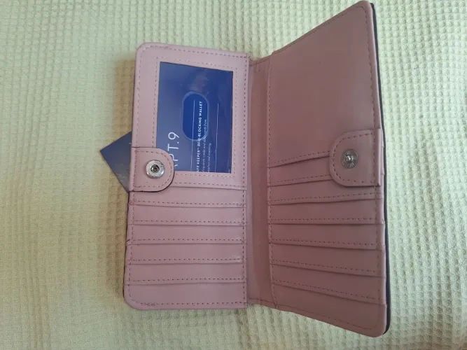 Carteira marca APT.9 cor rosa blush. Nova.