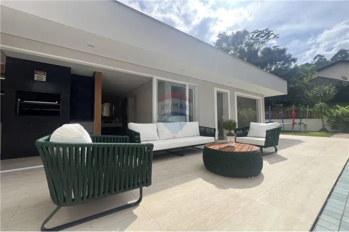 Casa à venda de Alto Padrão em Condomínio SOLAR da PEDRA com 4 suítes , piscina, Sauna, Ár