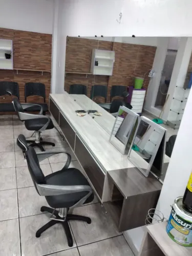 Kit Completo para Salão de Beleza em Excelente Estado