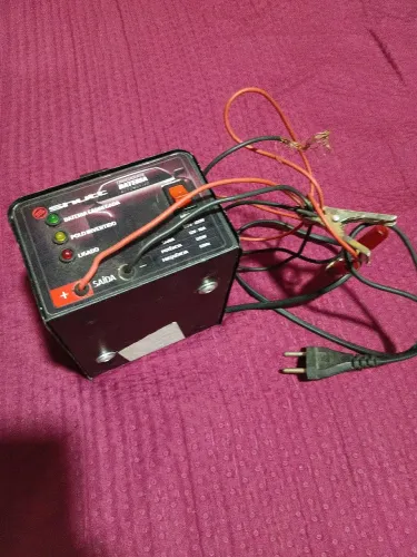 Carregador de bateria e moto