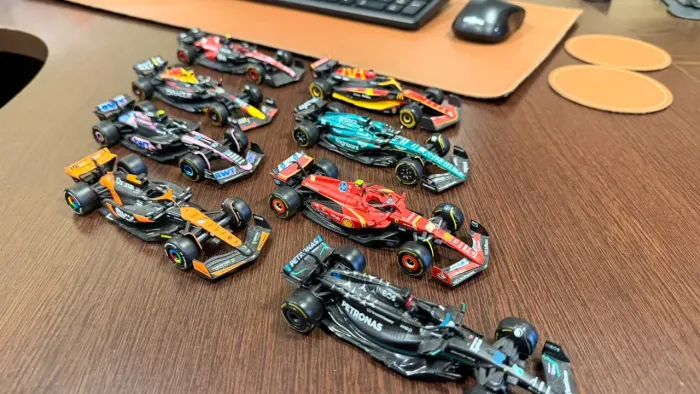 8 Miniaturas Fórmula 1 Bburago F1 2024 + McDonald?s