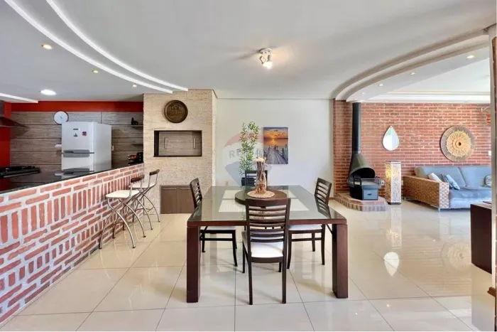 Casa Térrea com Piscina 4 dormitórios ÀVENDA bairro Bela Vista Canoas RS