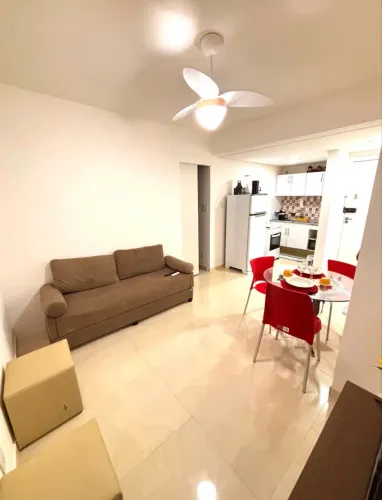 Apartamento Mobiliado em Armação - Porteira Fechada | 1/4 com garagem interna.