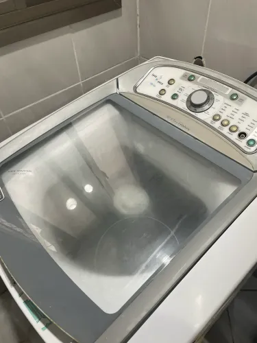 MÁQUINA LAVA E SECA ELECTROLUX