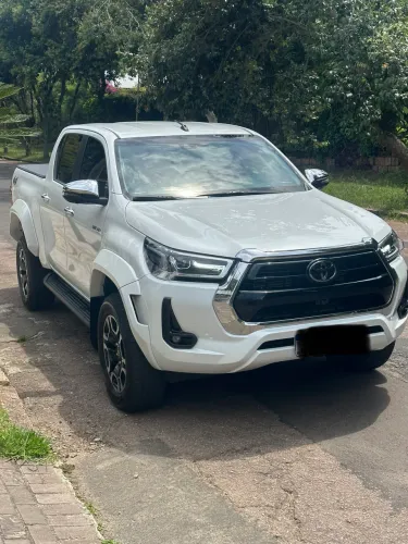 Toyota Hilux CD SRX Plus 4X4 2.8 TDI Die. Aut. 2024