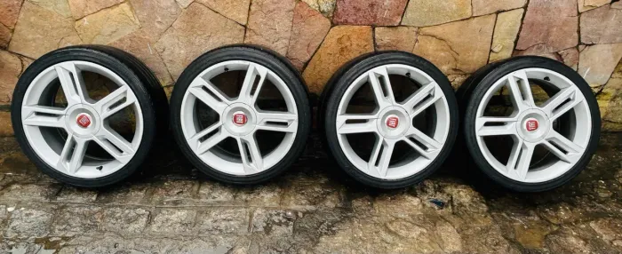 Jogo de rodas  FIAT aro 17 - pneus novos