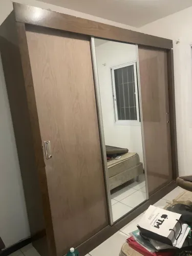 Guarda roupa grande 3 portas