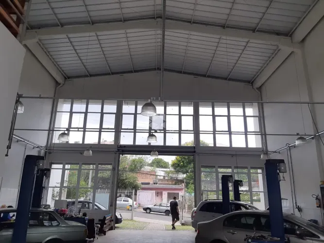 Prédio Comercial com 198 m² no bairro Cristo Redentor