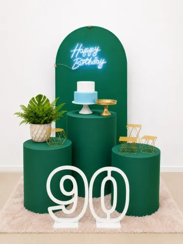 Quem disse que festa de adulto não pode ser moderna, sofisticada e cheia de estilo?