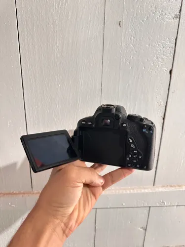 CÂMERA T5i nova + 2 LENTES