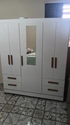 Vende-se guarda roupa