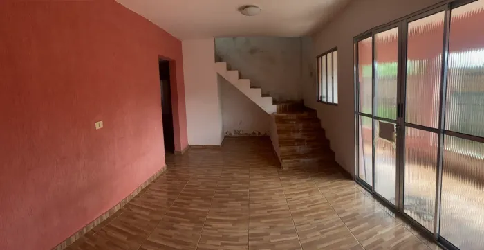 Vendo casa duplex localizado na estrada de aldeia km 20, bairro chã de cruz