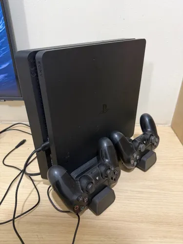 PS4 1TB 2 CONTTROLES