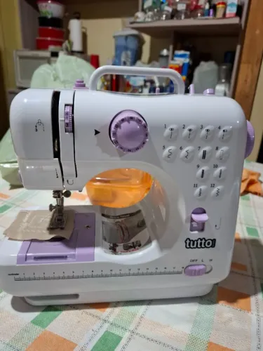 Mini maquina de costura